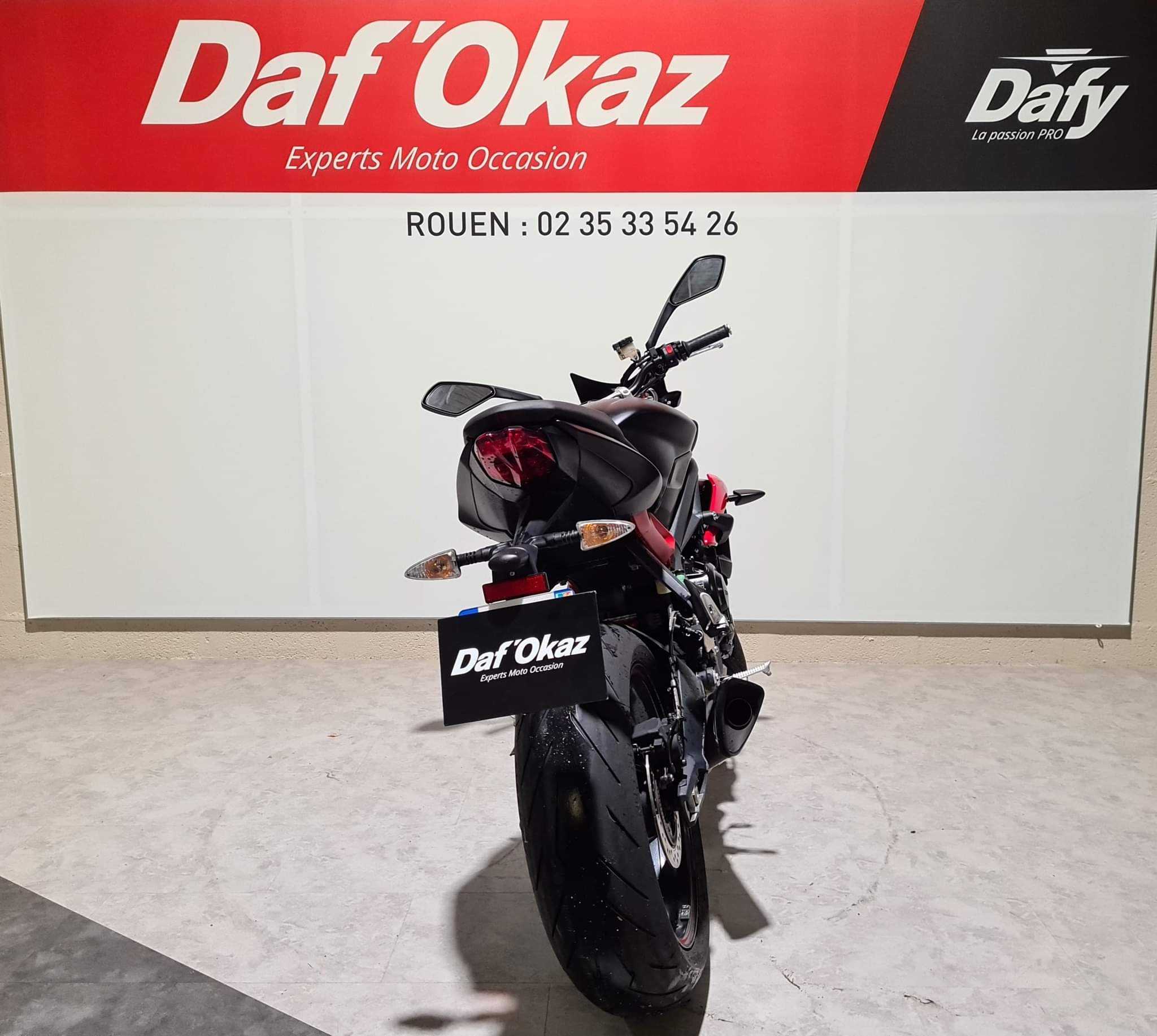 Triumph 675 Street Triple R 2015 HD vue arrière